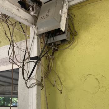 Türk Telekom Telefon Kutusu Görüntü Kirliliği