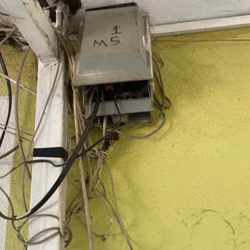 Türk Telekom Telefon Kutusu Görüntü Kirliliği