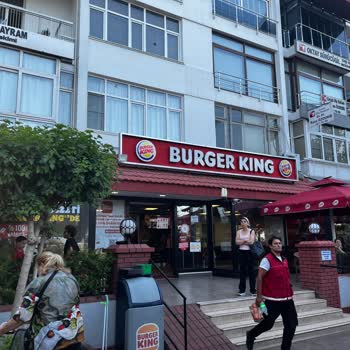 Burger King'lerdeki Dondurma Makineleri Neden Yazın Hep Arızalı?