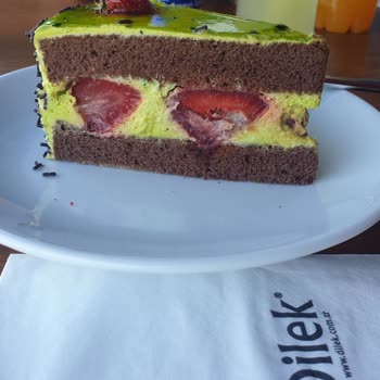 Dilek Pastanesi Küflenmiş Gıda Sorumsuz Personel