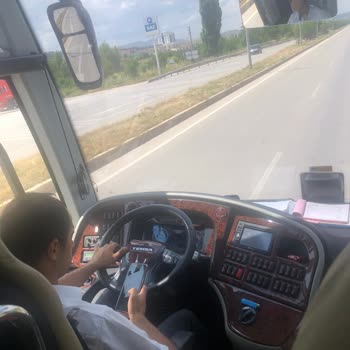 Isparta Petrol Turizm Şoför Telefon Oynaması