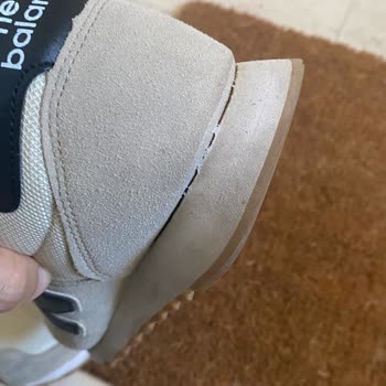 New Balance Ayakkabı Yandan Açıldı.