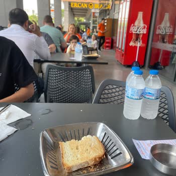 Köfteci Yusuf Küflü Ve Pamuklaşmış Ekmek