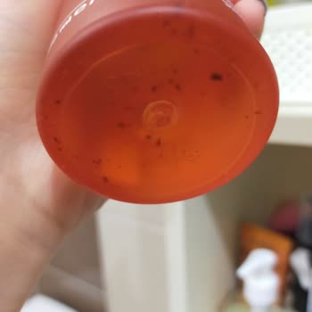 Cream Co Toniğin İçinde Siyah Parçalar Var