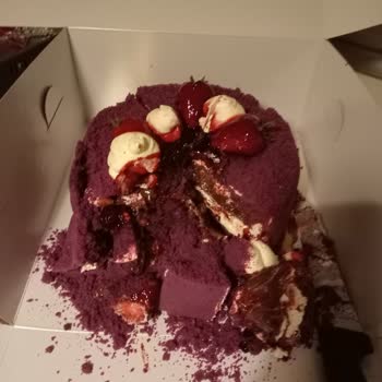 Sultan Pastanesi Sipariş Verdiğimiz Pasta Yerine Fiyasko Pasta Verdi