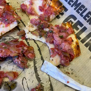 Pidem Restaurant Çiğ Kuşbaşılı Pide