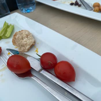 Beltur Kahvaltı Tabağı Kirli Koltuk Ve Masa