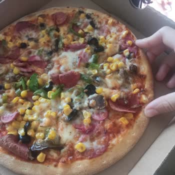 PizzaLazza Orta Boy Pizza Yerine Küçük Geldi!