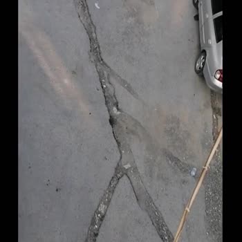 İzmir Büyükşehir Belediyesi Yapılan Çalışma Sonucu Yolun Delik Deşik Bırakılması