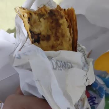 Maydonoz Döner Dürümün İçerisinden Çıkan Parça