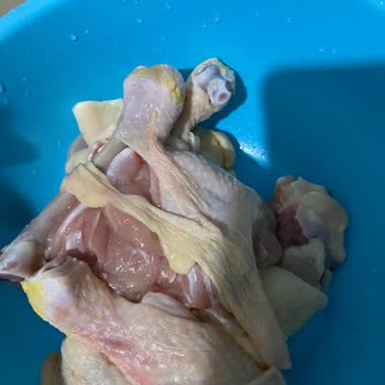 Aybimaş Market Erpiliç Bozuk Tavuk Sattı