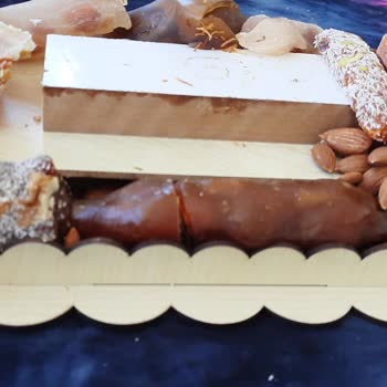 Saray Kayısı Görsellerle İnsanları Yanıltıyor