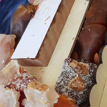 Saray Kayısı Görsellerle İnsanları Yanıltıyor