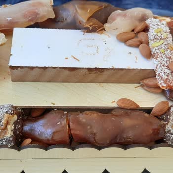 Saray Kayısı Görsellerle İnsanları Yanıltıyor