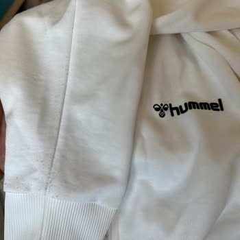 Hummel 3 Kez Giydim Tüylenme Oluştu.