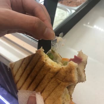 Mr. Kumpir Bozuk Kumpir, İçinden Cam Çıkan Ayvalık Tostu