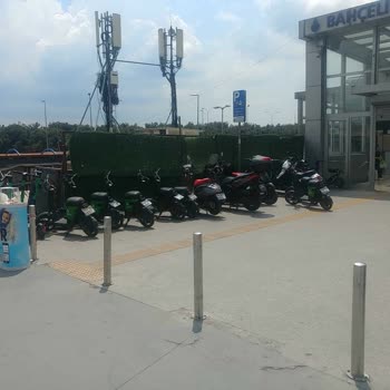 Martı Ücretsiz Bisiklet Park Alanı Scooter İşgali