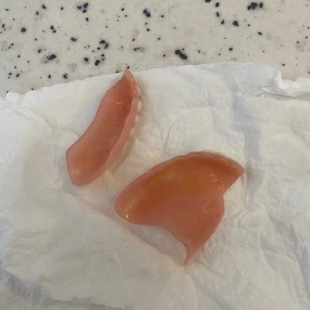 Mesam Ağız Ve Diş Sağlığı Polikliniği Parasını Fazlasıyla Verdiğimiz Halde Hizmet Alamıyoruz!