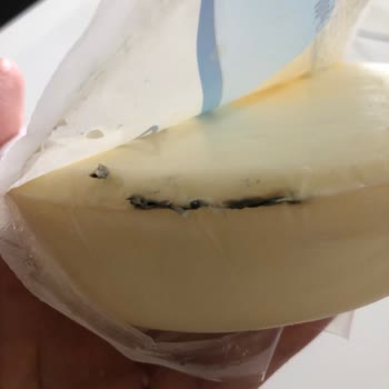 Ülker İçim Taze Kaşar Ürününde Küf