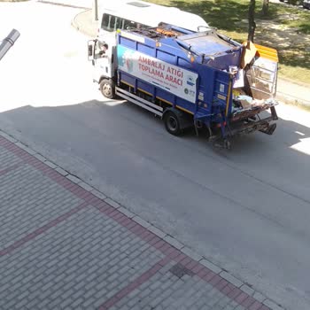 BİM'İn Karton Atıklarının Çevreye Saçılması