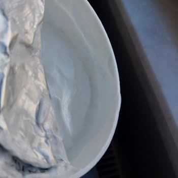 Arko Classic Bakım Kremi Sulanma Yapıyor.