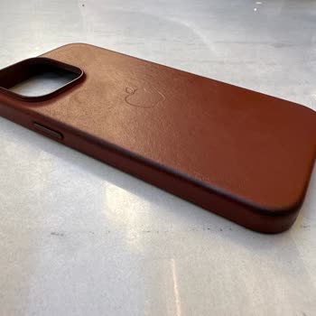 Apple Store Apple Bağdat Cad. Teknik Destek Yetersizliği. Deri Kılıf Kalitesiz.