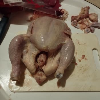 Şok Marketler Üründe Gram Fazla Olsun Diye Yenilmeyen Yerleride İçine Koymuşlar