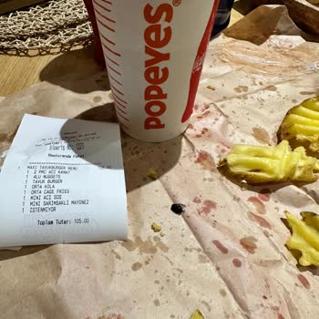 Kızarmış Sinek Popeyes Ta