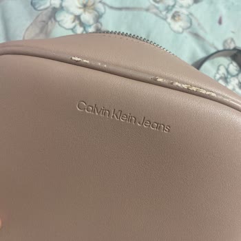 Calvin Klein Çantamın Derisi Soyuldu