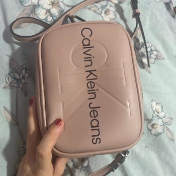 Calvin Klein Çantamın Derisi Soyuldu