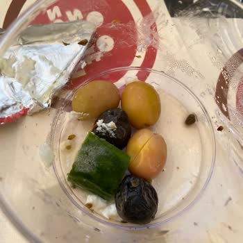 Simit Sarayı'ndan Mini Kahvaltı Siparişi Aldım, Ama Salata Küflenmiş Şekilde Kesilmiş Atılmış!
