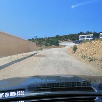 Çeşme Belediyesi Çeşme Ayasaranda Arası Bozuk Yollar Araçlara Hasar Veriyor!