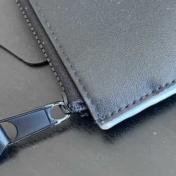 Tommy Hilfiger Cüzdan Rengi Bozulması