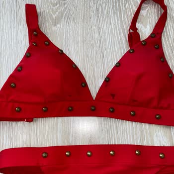 Suwen Bikini Kendi Kendini Boyadı