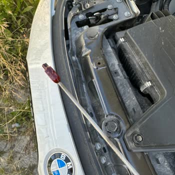 BMW Yağ Çubuğu Kırıldı