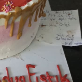 Derya Pastanesi (Kuşadası) Kuşadası Derya Pastanesi Pasta Şikayeti