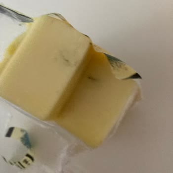 File Market Harras Kaşar Peynirinde Küçük Siyah Cisimler