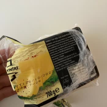 File Market Harras Kaşar Peynirinde Küçük Siyah Cisimler