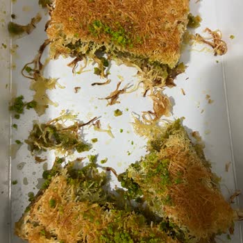 Cemil Baba Baklavaları Bayatlamış Baklava Ve Kadayıf