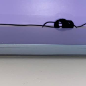 Lenovo Bilgisayar Lenovo IdeaPad1 Bilgisayar Ekranı Çerçevesindeki Yapışkanın Açılması