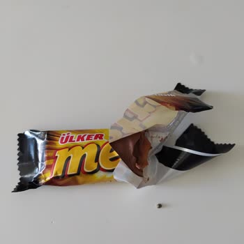Ülker Metro Çikolata İçinden Çıkan Taşa Benzer Madde