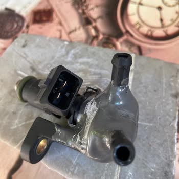 Sym Joyride 200i Evo 2011 Model Motorumun Benzin Enjektör Kapağı Kırıldı