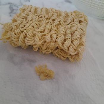 Indomie Antalya Kepez Tahtakale Şubesinden Aldığım Indomie Noodle İçinden Bilmediğim Bir Şey Çıktı!