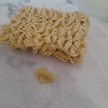Indomie Antalya Kepez Tahtakale Şubesinden Aldığım Indomie Noodle İçinden Bilmediğim Bir Şey Çıktı!