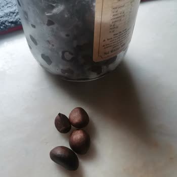 BİM İnci Mavi Kapaklı Siyah Zeytinin İçinden Yenidünya Çekirdeği Çıktı