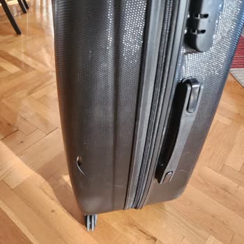 THY Valiz AÇILMIŞ, İÇİ Karıştırılmış Ve Kırılmış