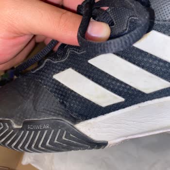 adidas Ayakkabının Çok Kısa Sürede Yırtılması