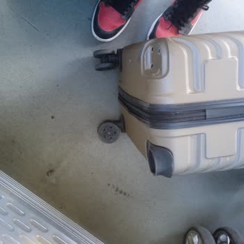 Anadolu Jet Valizimdeki Tekerlekler Kırıldı