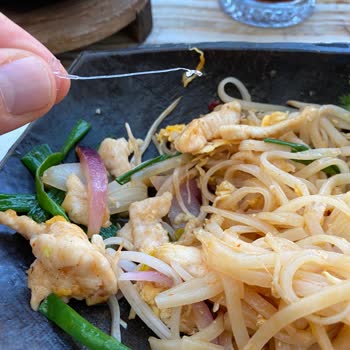 Quick China Yemeğin İçinde Plastik Parça...