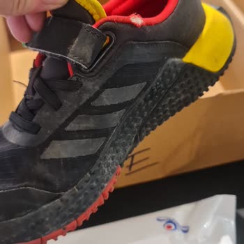 Adidas Ürünlerinin Kalitesizliği Ve Kalite Kontrol Dep. İş Bilmezliği